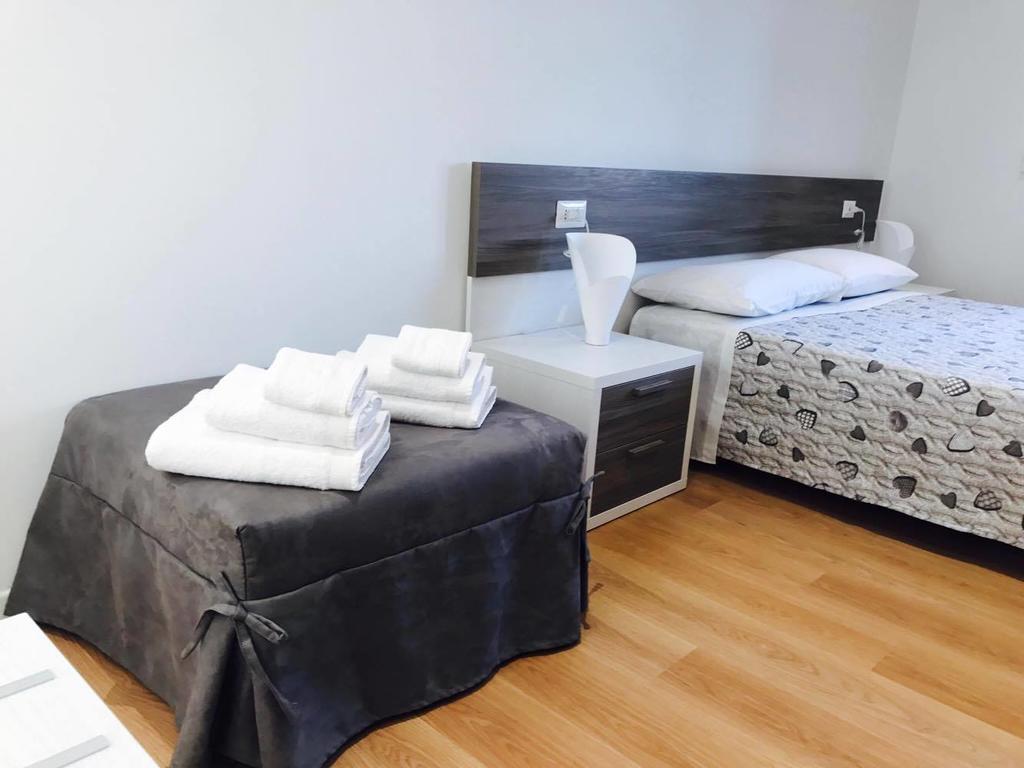 אוריסטאנו Four Rooms Guesthouse מראה חיצוני תמונה