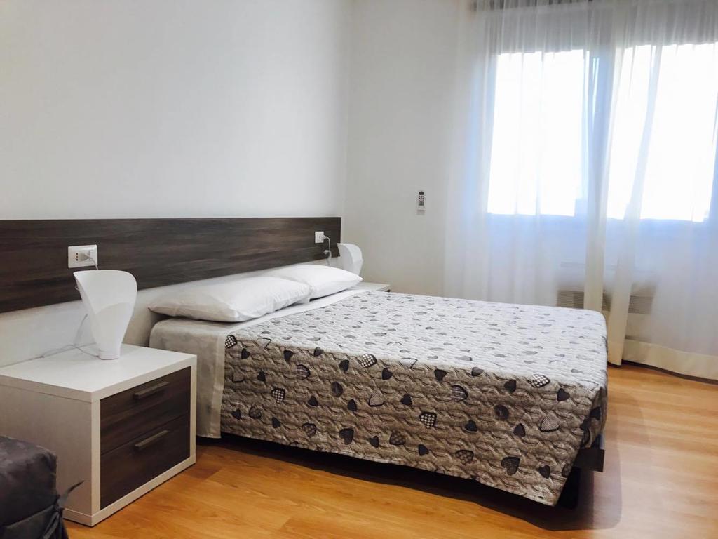 אוריסטאנו Four Rooms Guesthouse מראה חיצוני תמונה